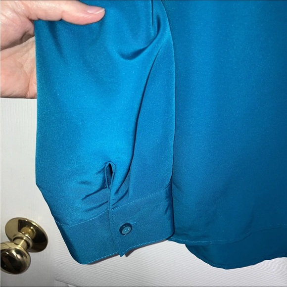 New with tags 3X Kim Rogers Curvy Blue Button down top with Pockets size 3X - Picture 12 of 13